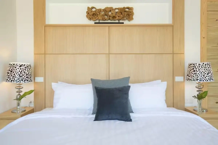5 Bedrooms Luxury Villa with partial sea view