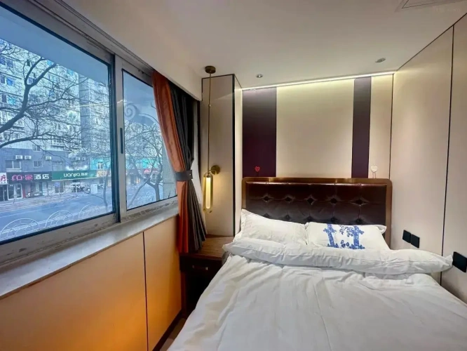 Standard Partially Windowless Single room