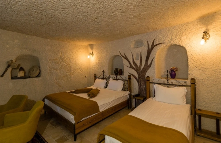 Cave Triple Suite cave room