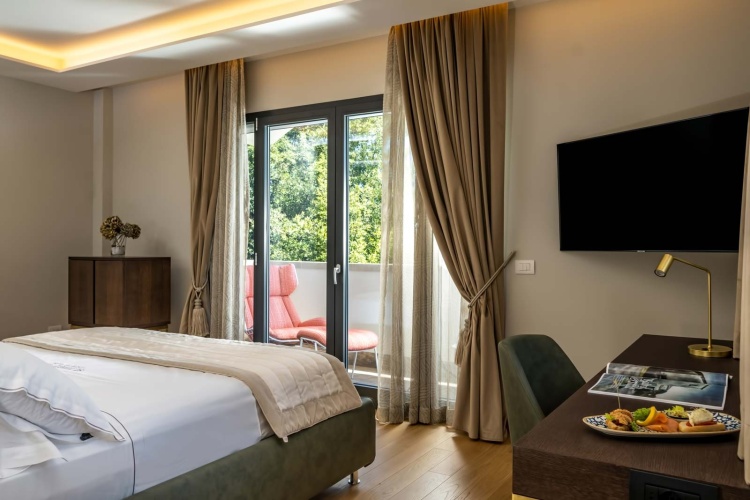 Signature Double Suite
