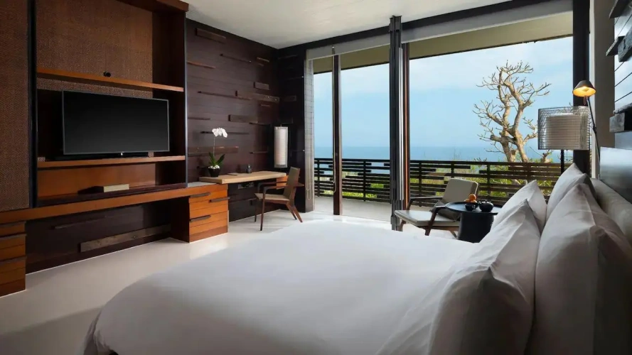 3 Bedrooms Hillside Villa