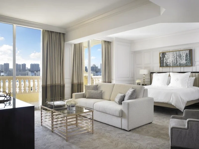 2 Bedrooms Suite oceanfront