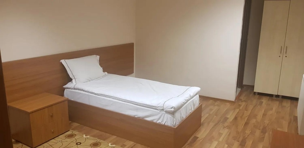 Economy (no window) room