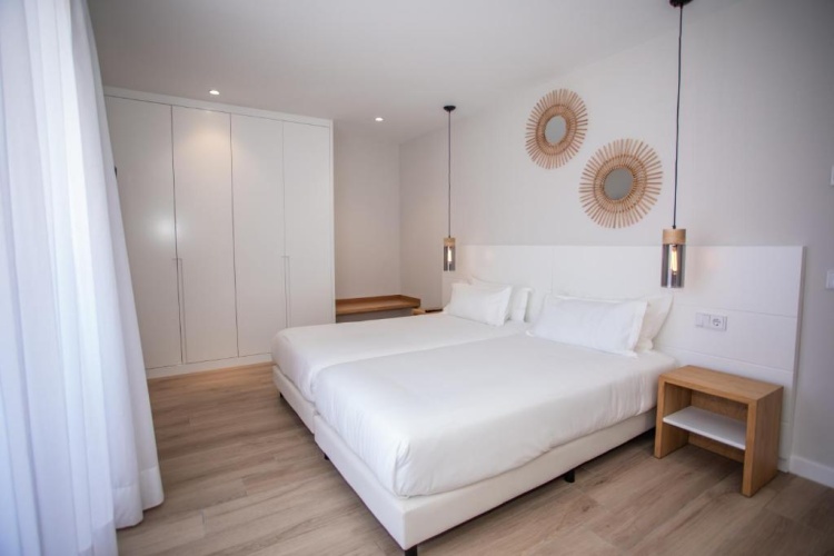 3 Bedrooms Penthouse Holiday home with balcony