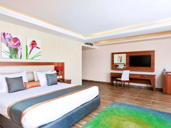 Quadruple Family Suite with pool view