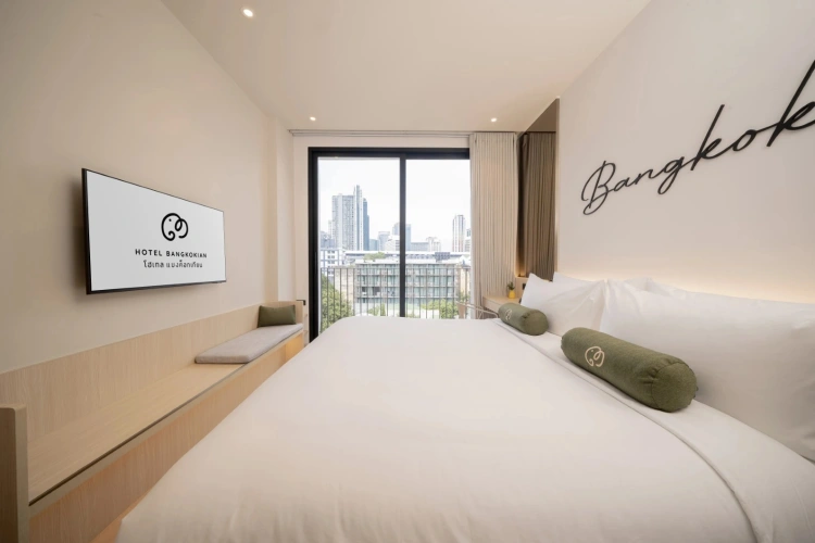 Double room with balcony and with city view