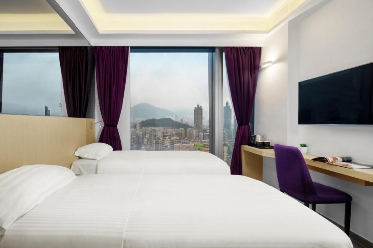 Deluxe Lion Rock Twin room