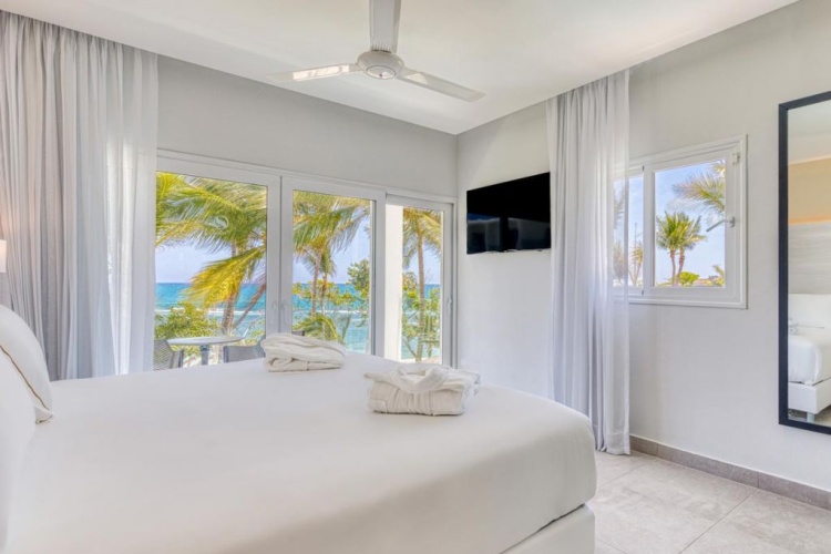 1 Bedroom Imperial Double Senator Suite oceanfront