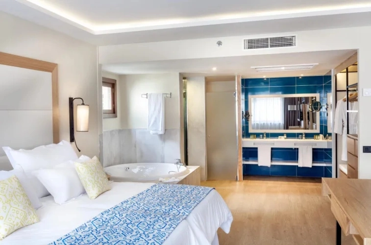 Double Suite with partial ocean view