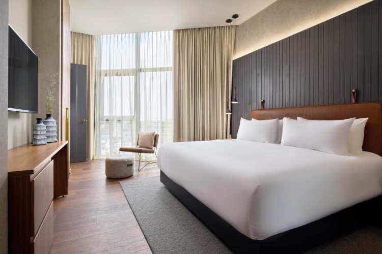 Exquisite Sextuple Suite