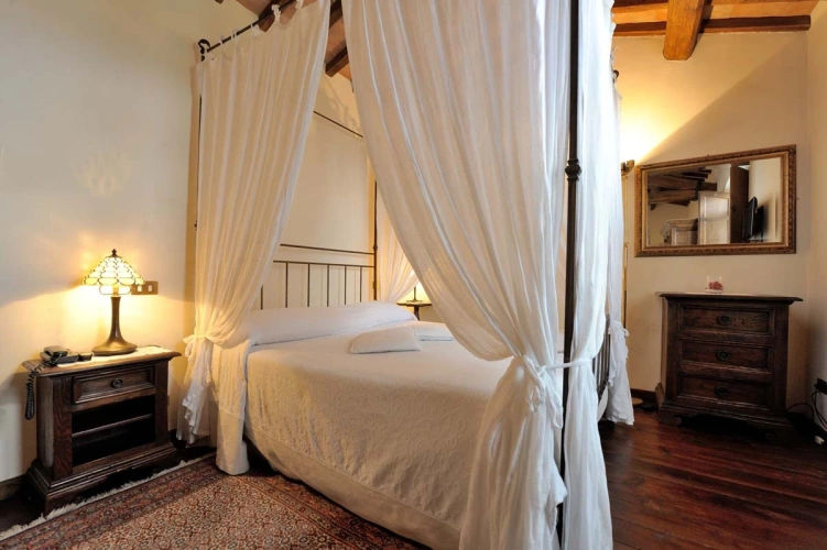 Honeymoon Suite