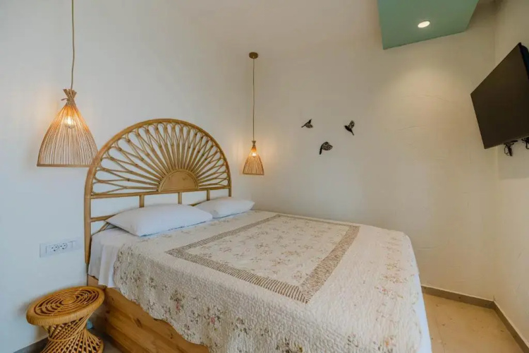 Delfini Beach Hotel