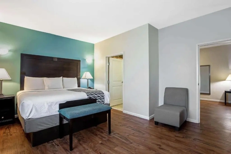1 Bedroom Suite
