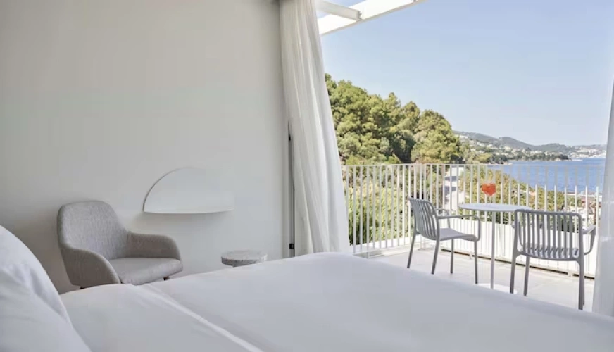 Honeymoon with Private Whirlpool Double Suite with sea view