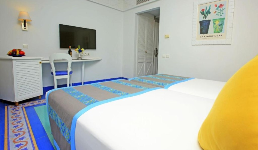 Standard Twin room with balcony