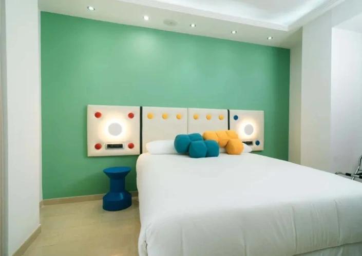 Jacuzzi Twin Suite Game Stars: The Final Boss