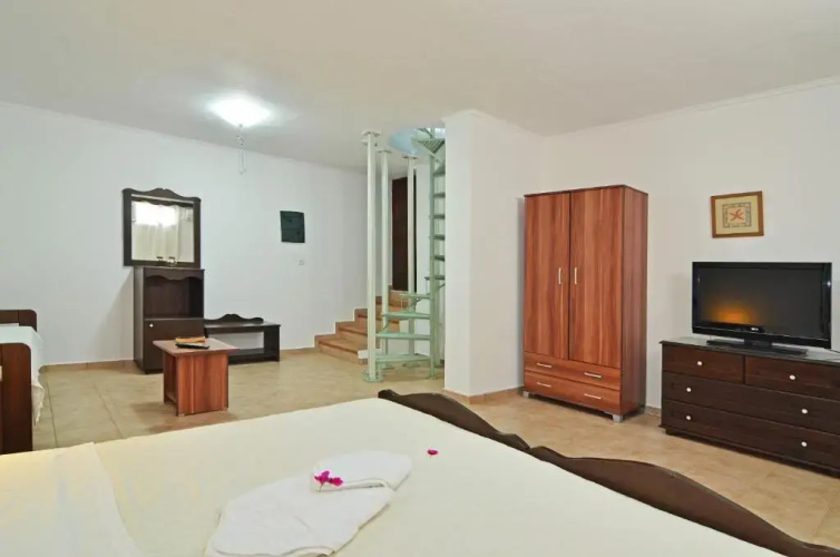 Nikos Sea view apts Milos