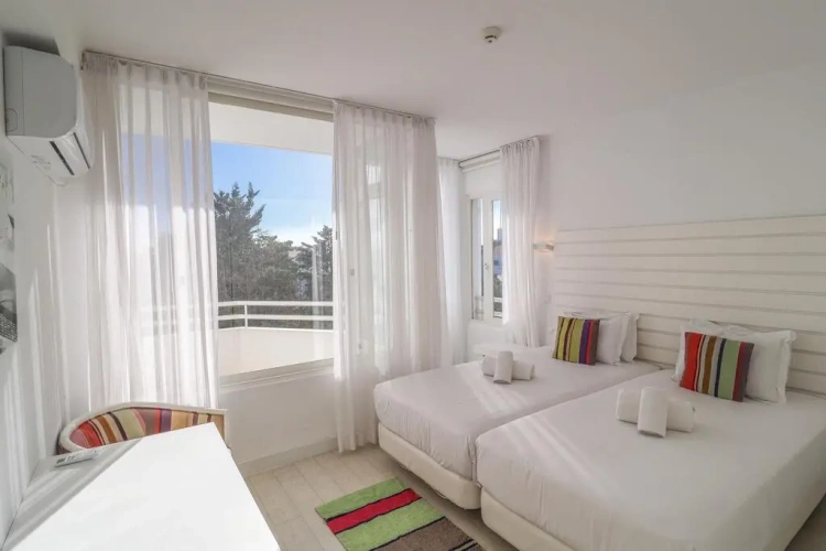 2 Bedrooms Quadruple Apartment