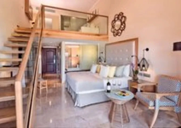 Beachside Twin Loft Suite with panoramic ocean view