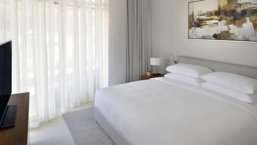 3 Bedrooms Apartment