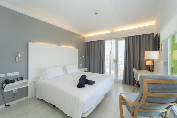 Twin room seafront