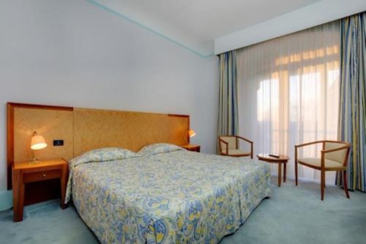 Connecting room