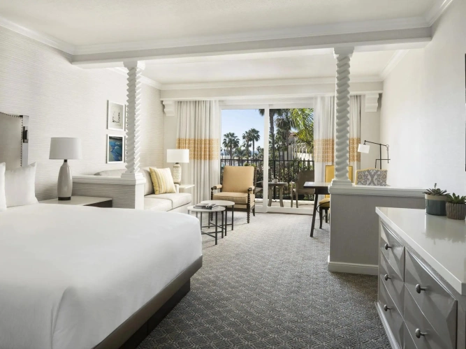 Oversize Double room with partial ocean view