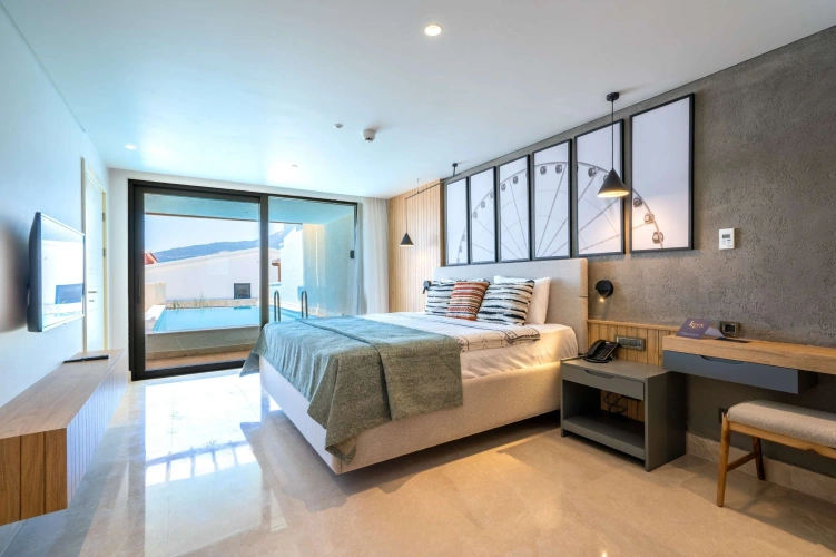 Senior Suite with garden view