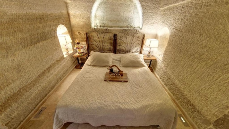 Cave Deluxe Double room
