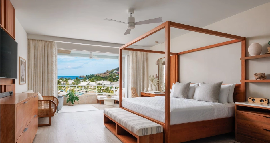 Lady Palm Club with Fitness room Tranquility Soaking Tub Double Suite with balcony