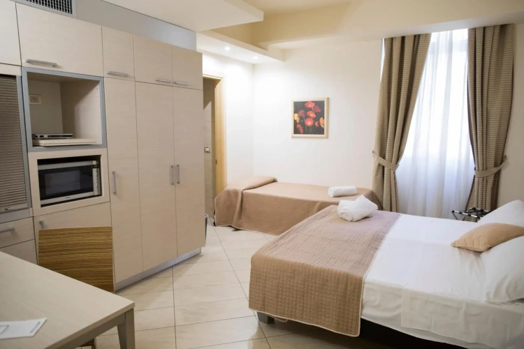Standard Triple room