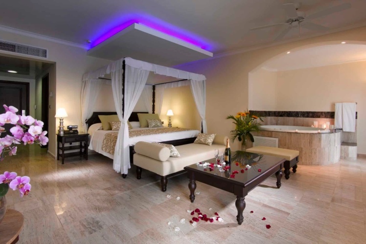 Romance Double Suite Poolside