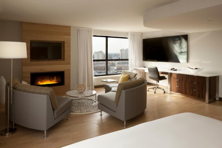 Hilton Toronto Airport Hotel & Suites photo 10