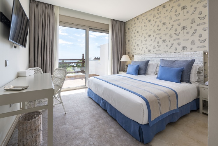 2 Bedrooms Jacuzzi Suite with partial ocean view