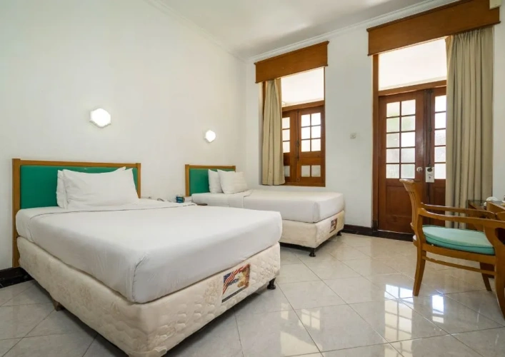 Standard Twin room with garden view