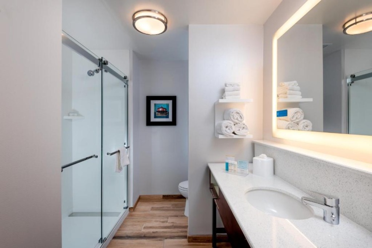 Hampton Inn Baltimore Bayview Campus photo 10