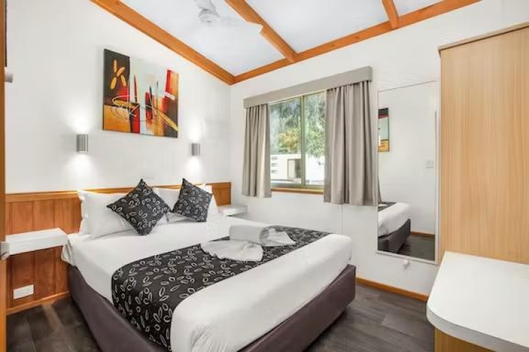 3 Bedrooms Deluxe Cabin