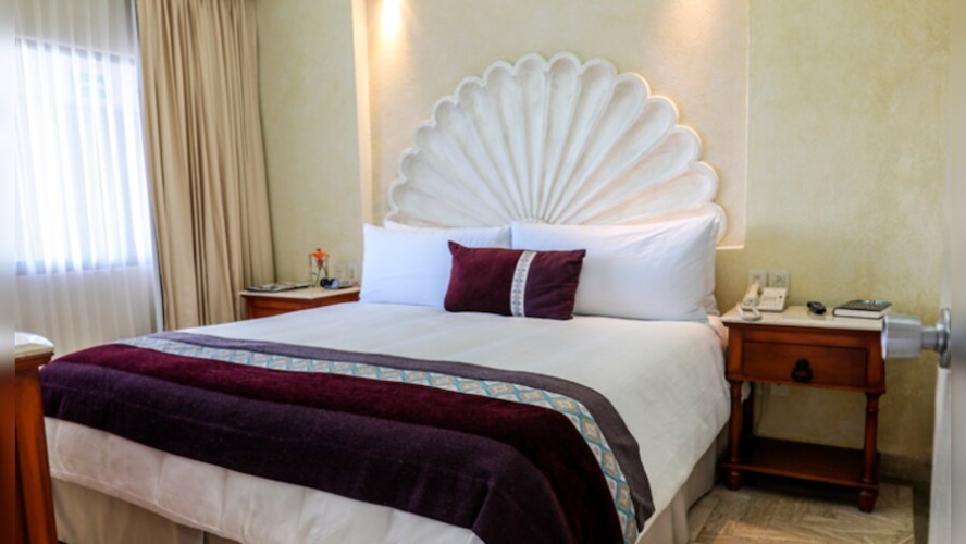 1 Bedroom Deluxe Suite