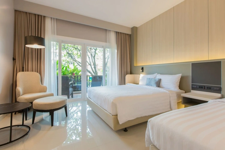 Deluxe Grand Twin room with pool view