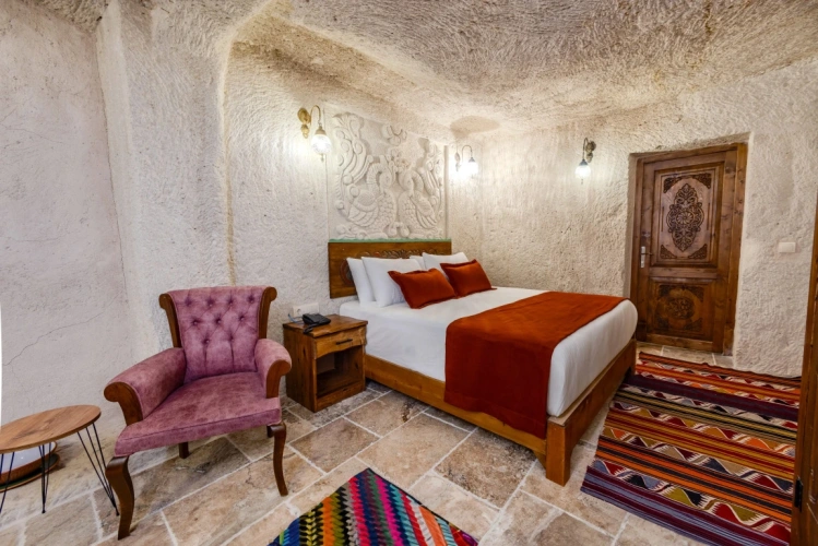 Queen Double Cave Room