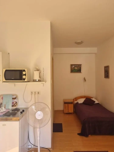 Economy Single Studio