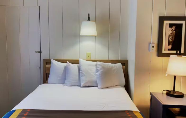 Standard No A/C (no shower) Double room
