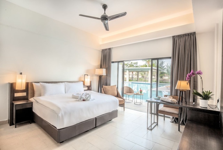 Lagoon Pool Wing Double Suite