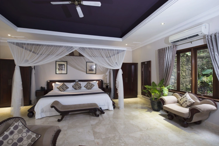 Pool Suite
