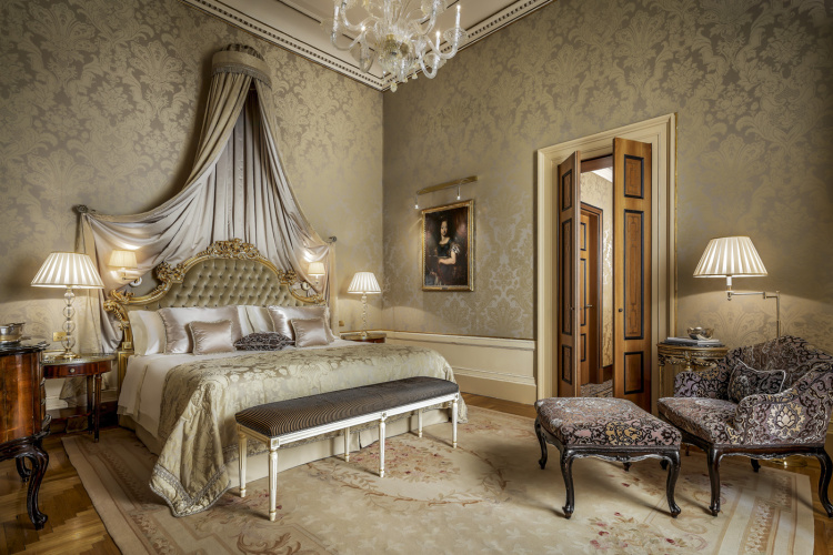 Signature Double Suite