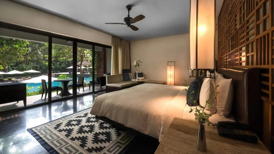 Double Club room with balcony and with pool view Diwa