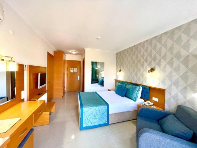 2 Bedrooms Quadruple Family room
