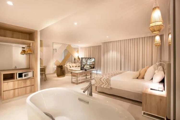 Platinum Double Suite with partial sea view