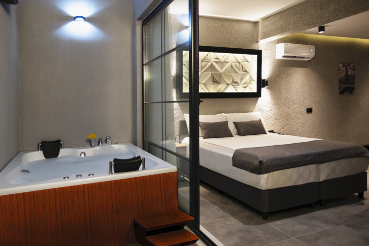 Deluxe Double Jacuzzi Suite