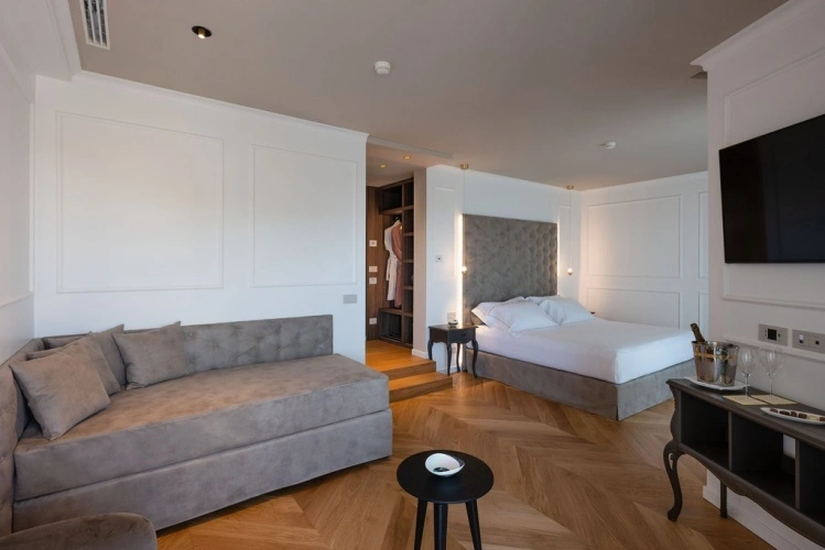 Double Suite